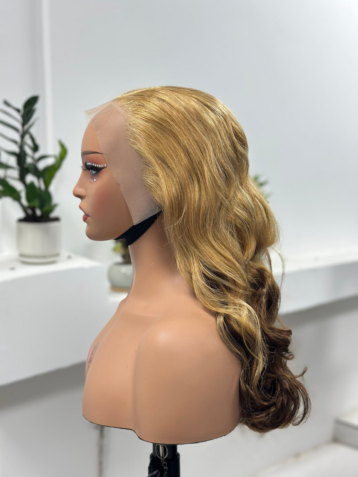 UNices Hair honey blonde ombre body wave lace front wig side view